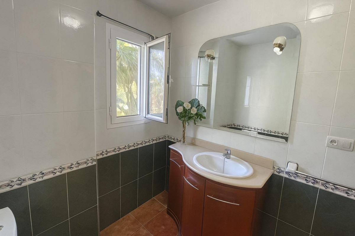7 Bed Townhouse for sale in Benalmadena Costa Del Sol, Málaga, Spain