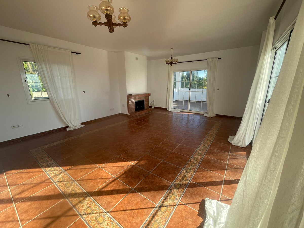 7 Bed Townhouse for sale in Benalmadena Costa Del Sol, Málaga, Spain