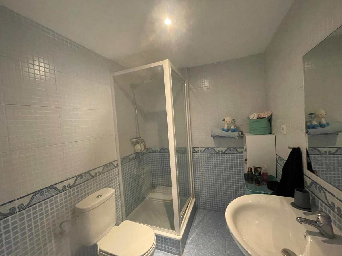 Se vende Apartamento Planta Media de 3 dormitorios en Costa Del Sol, Málaga, España