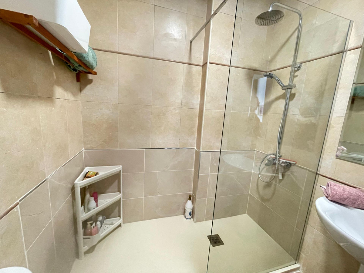 Se vende Apartamento Planta Media de 3 dormitorios en Costa Del Sol, Málaga, España