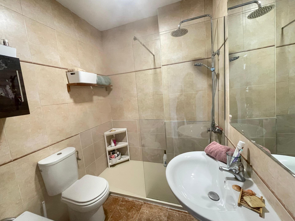 Se vende Apartamento Planta Media de 3 dormitorios en Costa Del Sol, Málaga, España