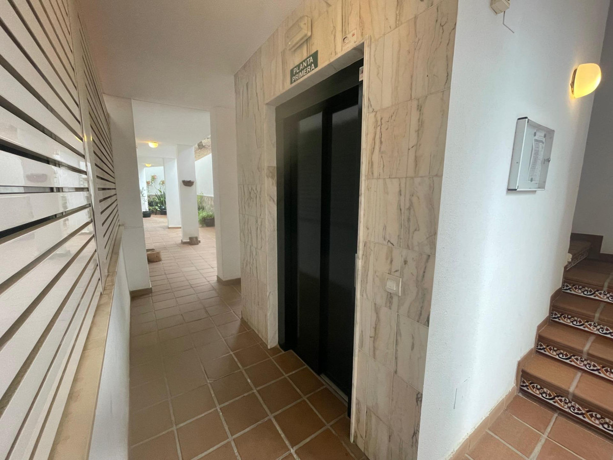 Se vende Apartamento Planta Media de 3 dormitorios en Costa Del Sol, Málaga, España