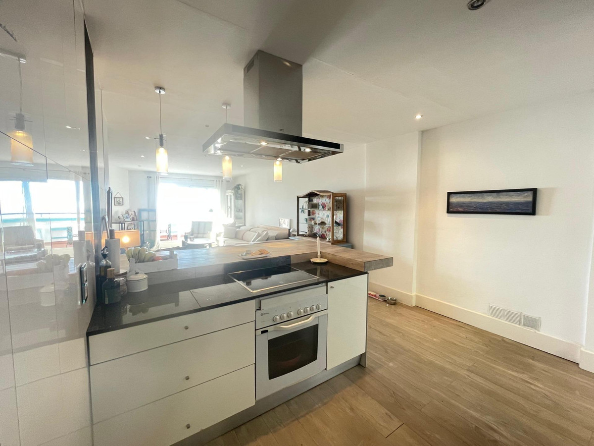 Se vende Apartamento Planta Media de 3 dormitorios en Costa Del Sol, Málaga, España