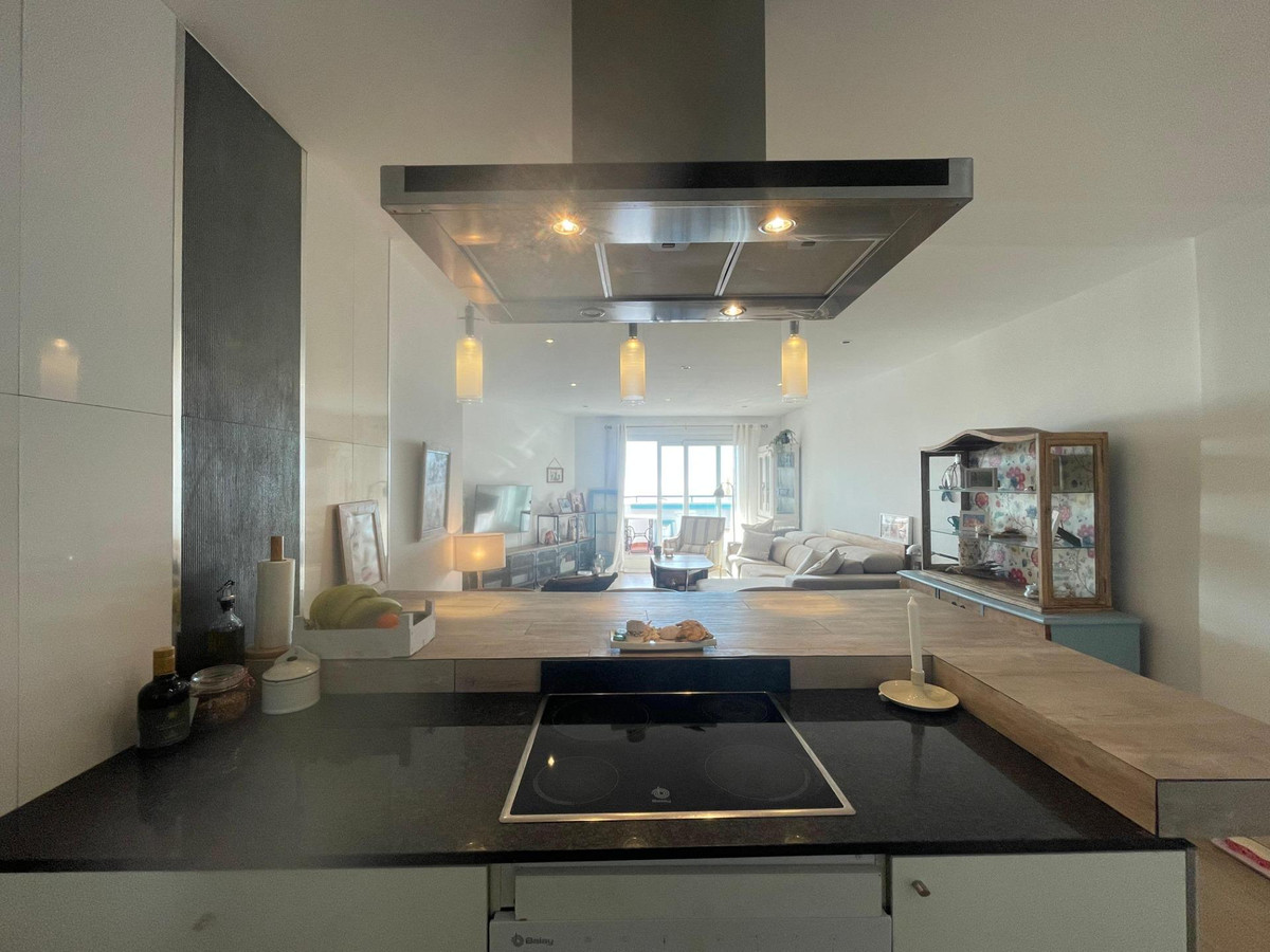 Se vende Apartamento Planta Media de 3 dormitorios en Costa Del Sol, Málaga, España