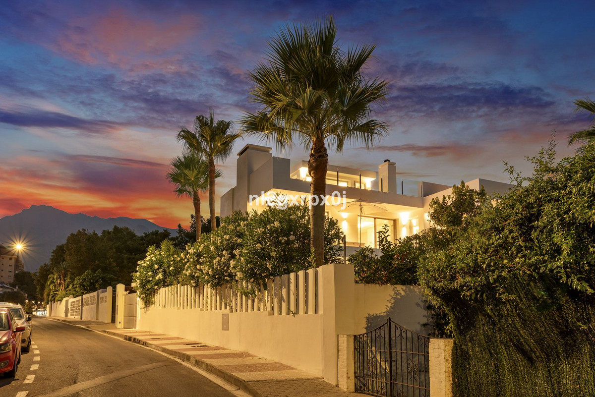 3 Bed Townhouse for sale in Marbella Costa Del Sol, Málaga, Spain