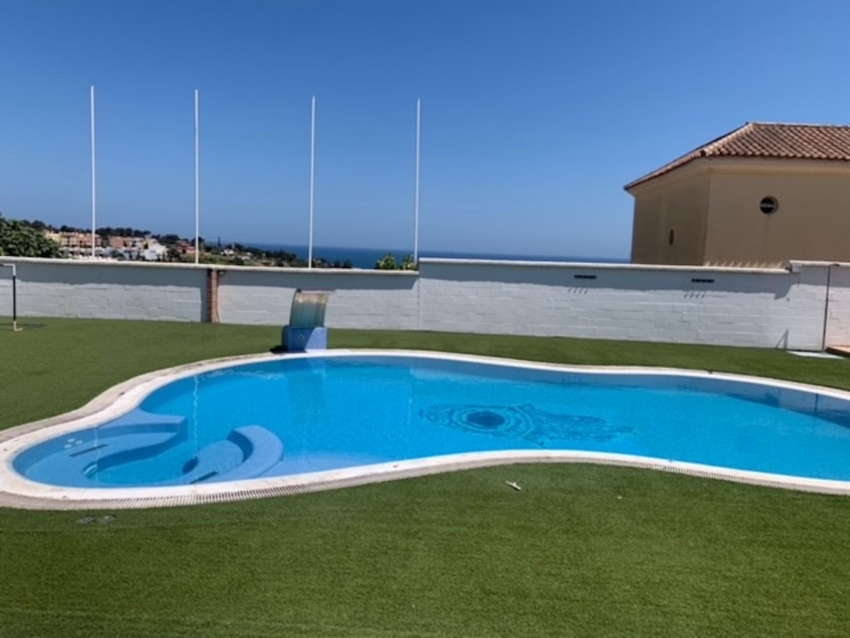 Se vende Villa - Chalet de 4 dormitorios en Costa Del Sol, Cadiz, España