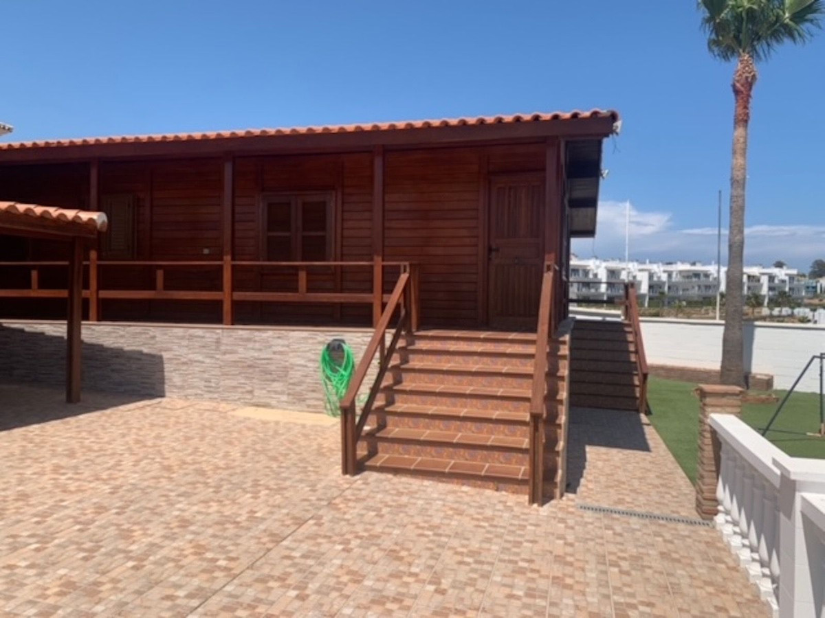 Se vende Villa - Chalet de 4 dormitorios en Costa Del Sol, Cadiz, España