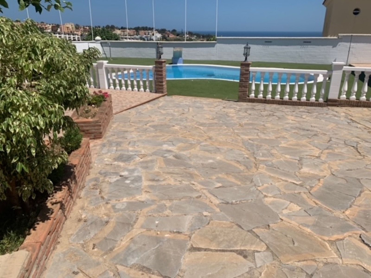Se vende Villa - Chalet de 4 dormitorios en Costa Del Sol, Cadiz, España