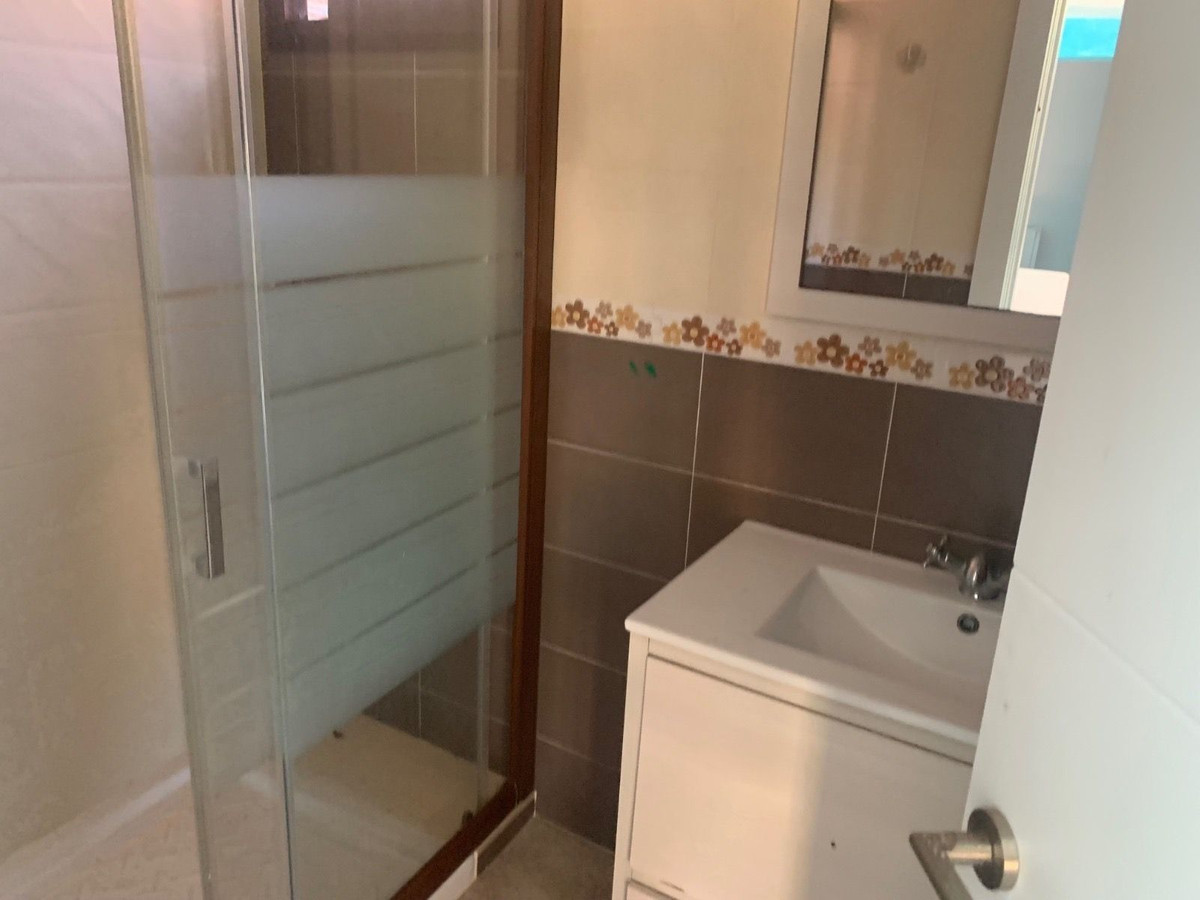 Se vende Villa - Chalet de 4 dormitorios en Costa Del Sol, Cadiz, España