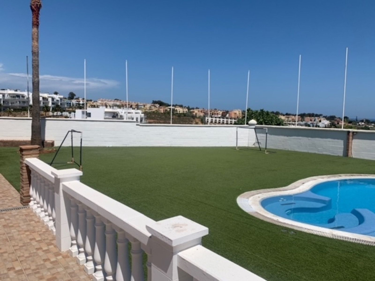 Se vende Villa - Chalet de 4 dormitorios en Costa Del Sol, Cadiz, España