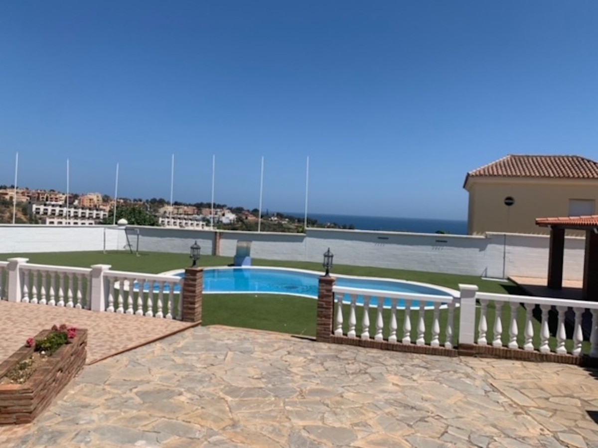 Se vende Villa - Chalet de 4 dormitorios en Costa Del Sol, Cadiz, España