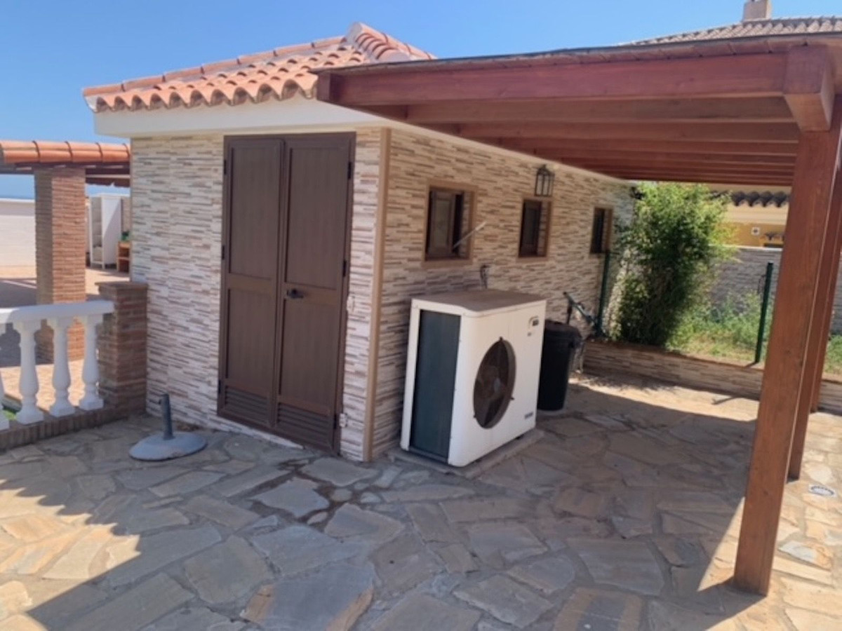Se vende Villa - Chalet de 4 dormitorios en Costa Del Sol, Cadiz, España