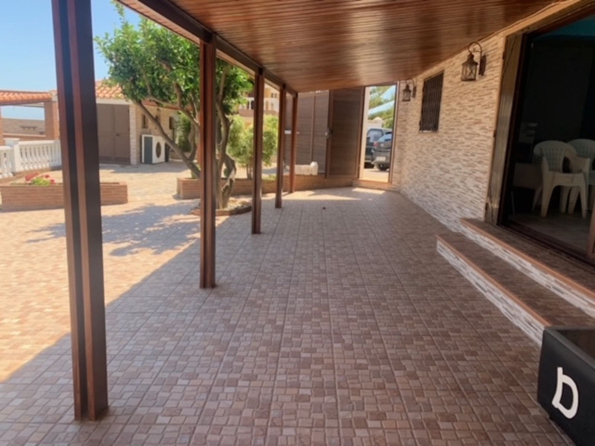 Se vende Villa - Chalet de 4 dormitorios en Costa Del Sol, Cadiz, España