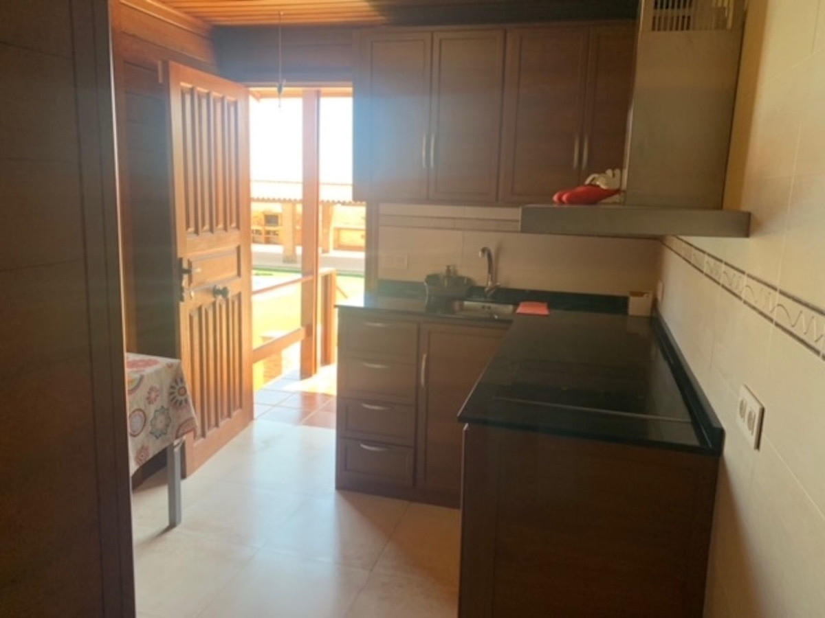 Se vende Villa - Chalet de 4 dormitorios en Costa Del Sol, Cadiz, España