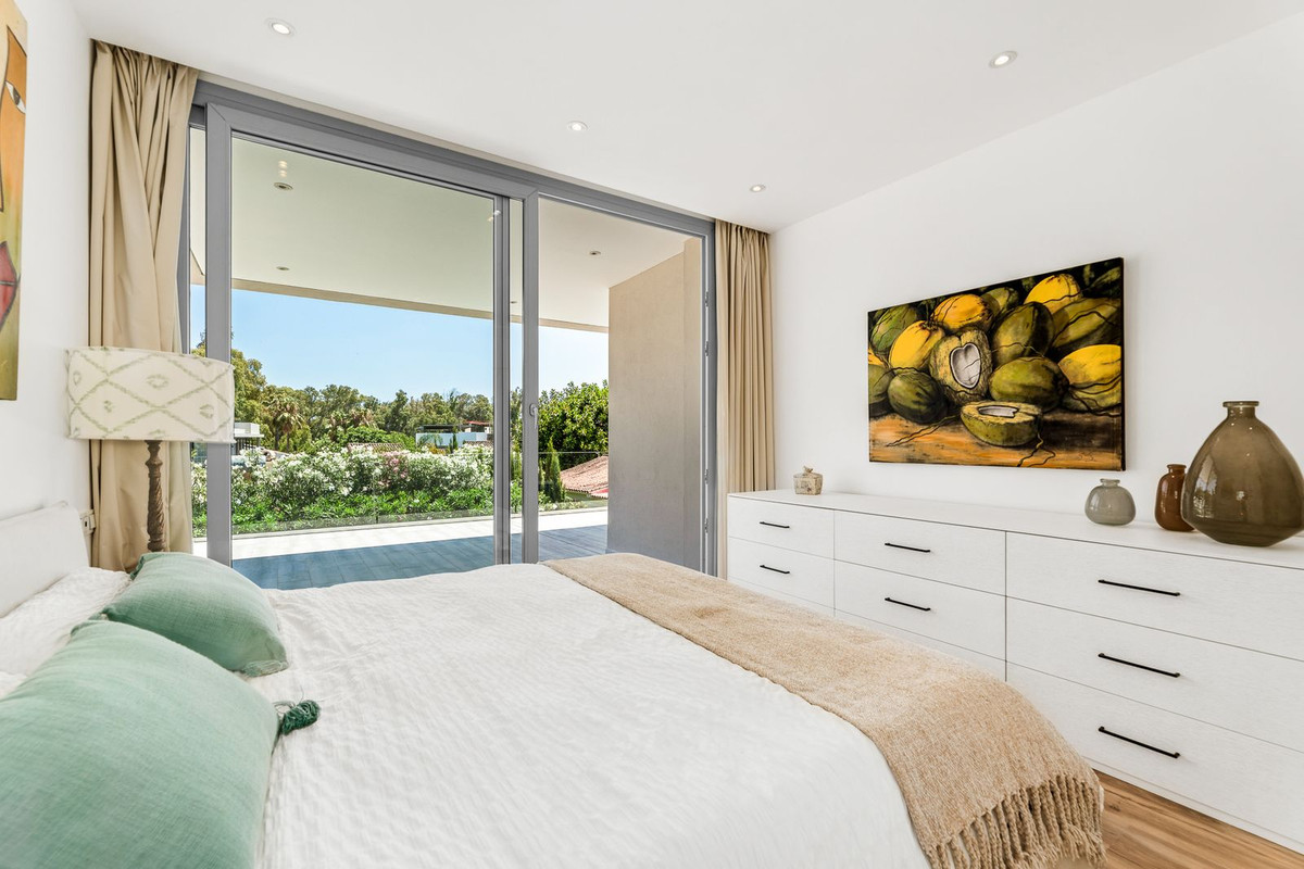 Se vende Villa - Chalet de 5 dormitorios en Costa Del Sol, Málaga, España