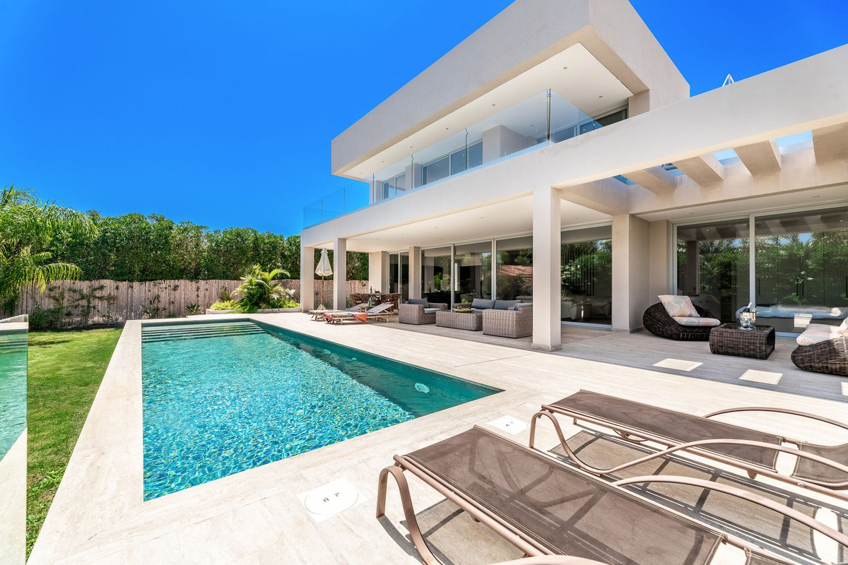 Se vende Villa - Chalet de 5 dormitorios en Costa Del Sol, Málaga, España