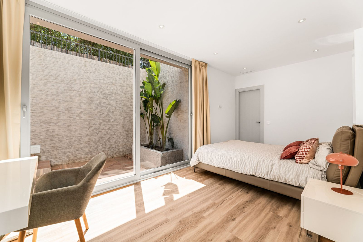 Se vende Villa - Chalet de 5 dormitorios en Costa Del Sol, Málaga, España