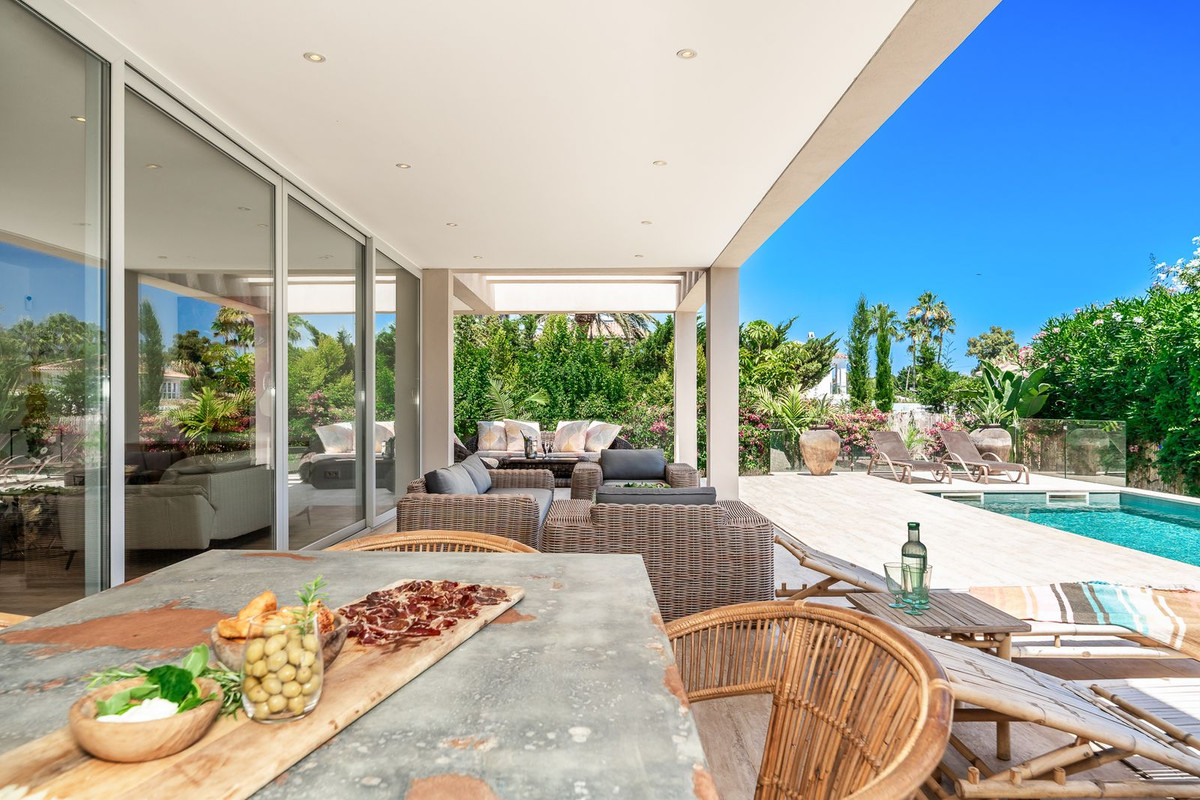 Se vende Villa - Chalet de 5 dormitorios en Costa Del Sol, Málaga, España