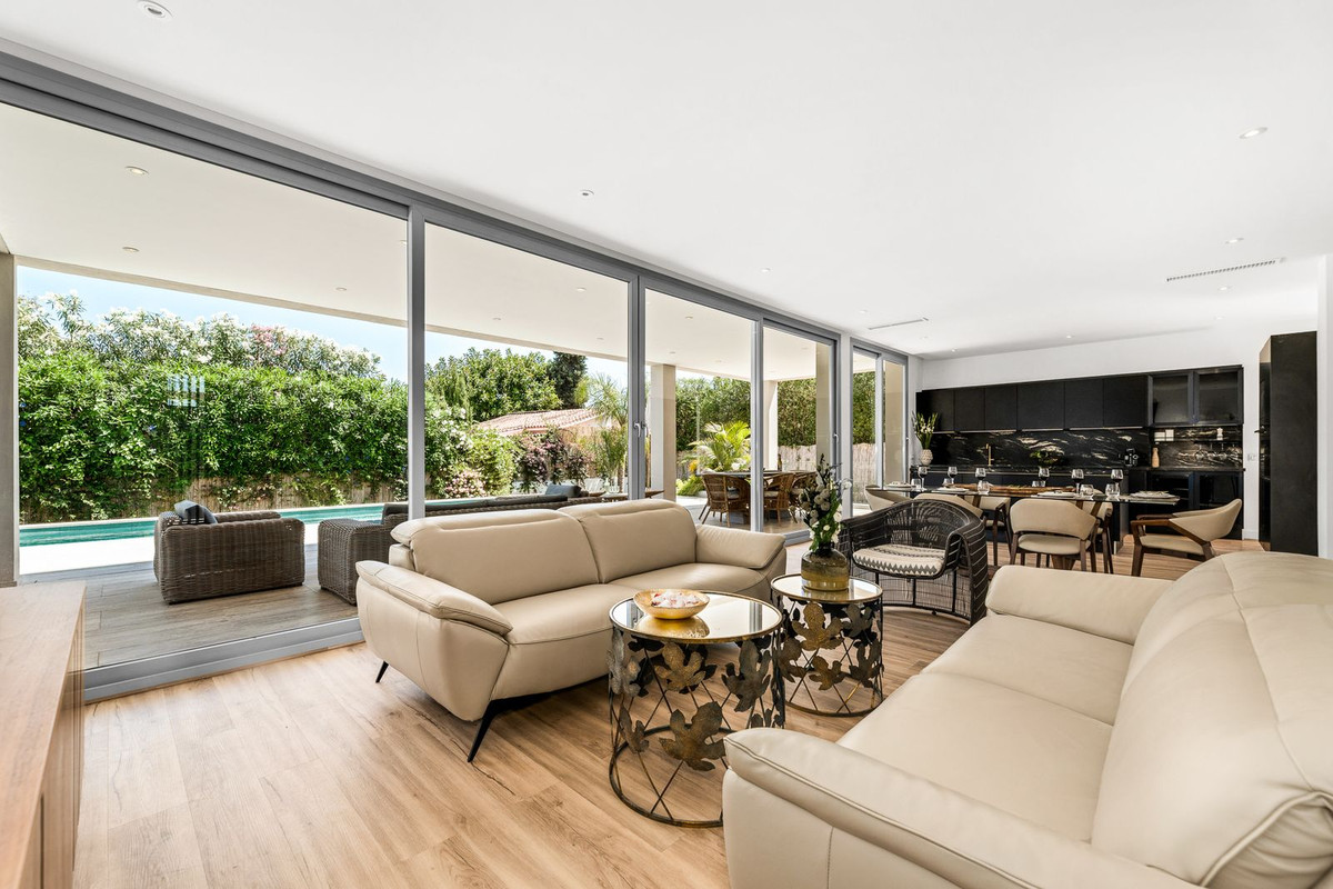 Se vende Villa - Chalet de 5 dormitorios en Costa Del Sol, Málaga, España