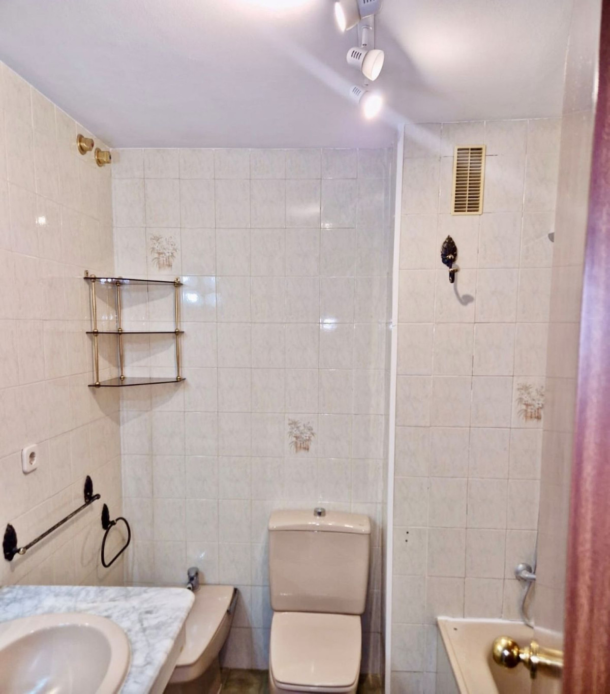 3 Bed Apartment for sale in San Pedro De Alcántara Costa Del Sol, Málaga, Spain