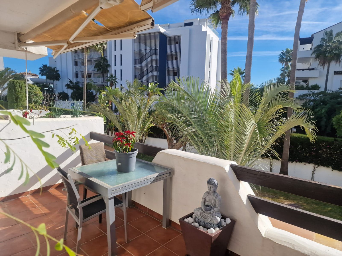 Se vende Apartamento Planta Media de 2 dormitorios en Costa Del Sol, Málaga, España