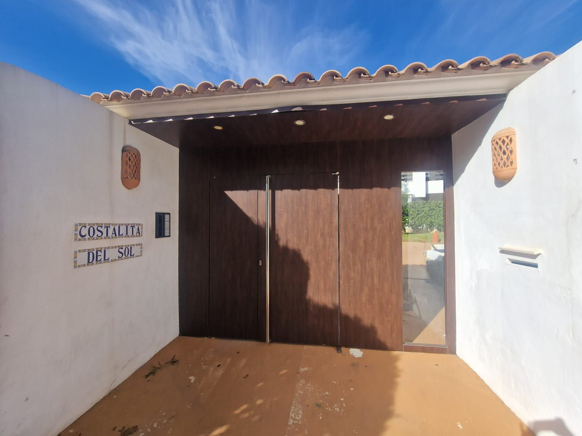 Se vende Apartamento Planta Media de 2 dormitorios en Costa Del Sol, Málaga, España