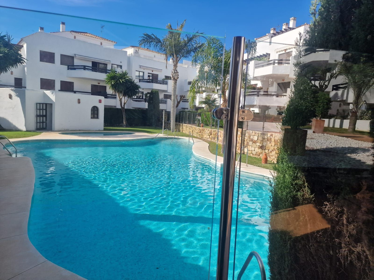Se vende Apartamento Planta Media de 2 dormitorios en Costa Del Sol, Málaga, España