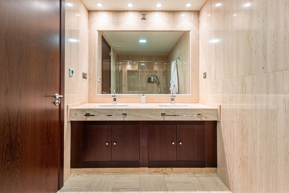 2 Bed Apartment for sale in Nueva Andalucía Costa Del Sol, Málaga, Spain