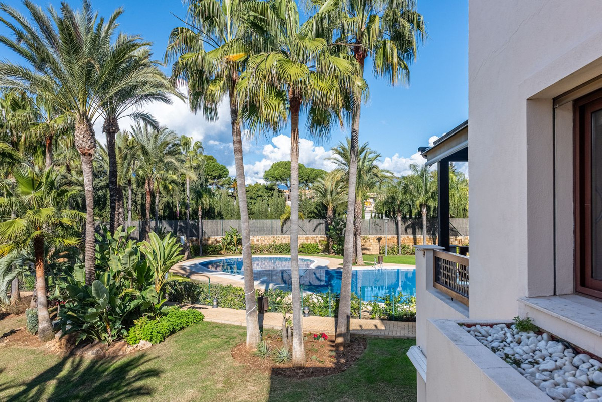 2 Bed Apartment for sale in Nueva Andalucía Costa Del Sol, Málaga, Spain