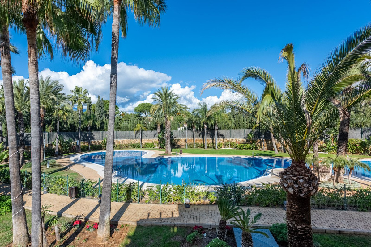 2 Bed Apartment for sale in Nueva Andalucía Costa Del Sol, Málaga, Spain