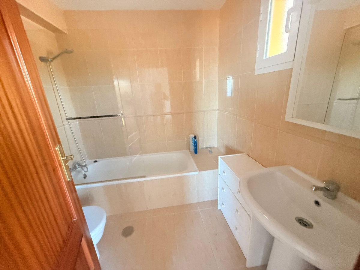 Se vende Pareada de 3 dormitorios en Costa Del Sol, Málaga, España
