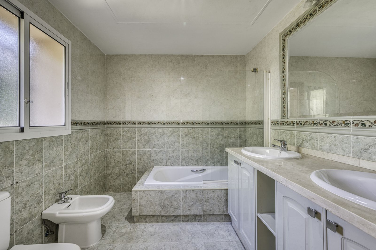 4 Bed Townhouse for sale in El Rosario Costa Del Sol, Málaga, Spain