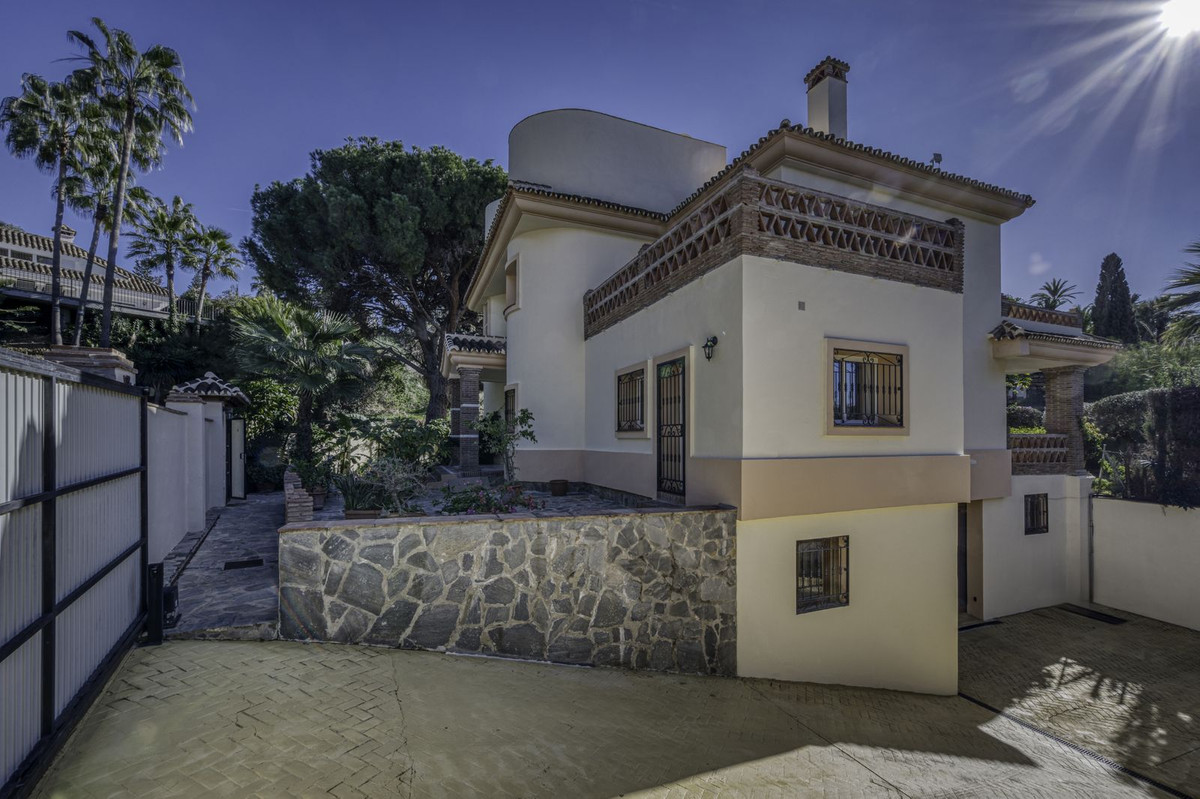 4 Bed Townhouse for sale in El Rosario Costa Del Sol, Málaga, Spain