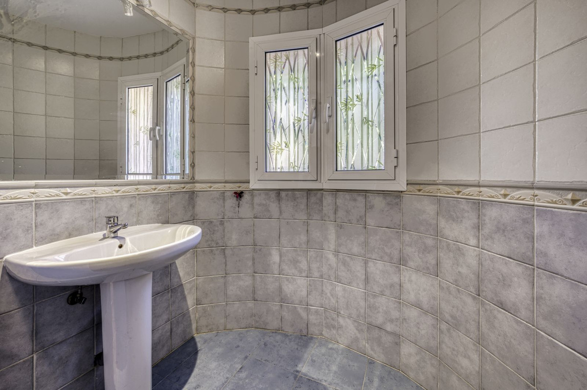 4 Bed Townhouse for sale in El Rosario Costa Del Sol, Málaga, Spain