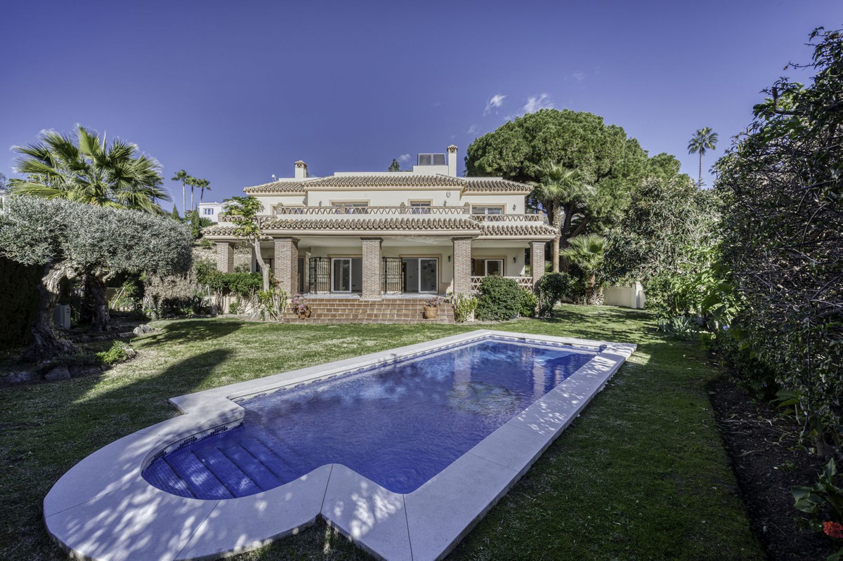 4 Bed Townhouse for sale in El Rosario Costa Del Sol, Málaga, Spain