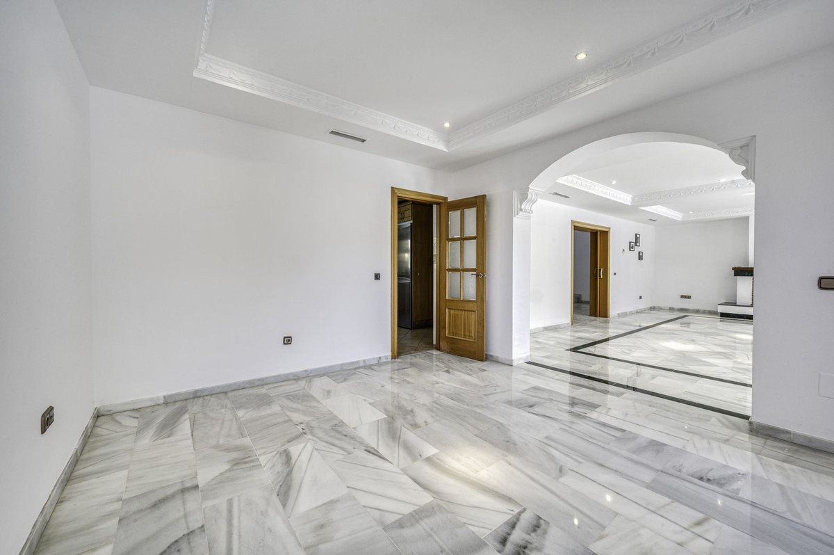 4 Bed Townhouse for sale in El Rosario Costa Del Sol, Málaga, Spain