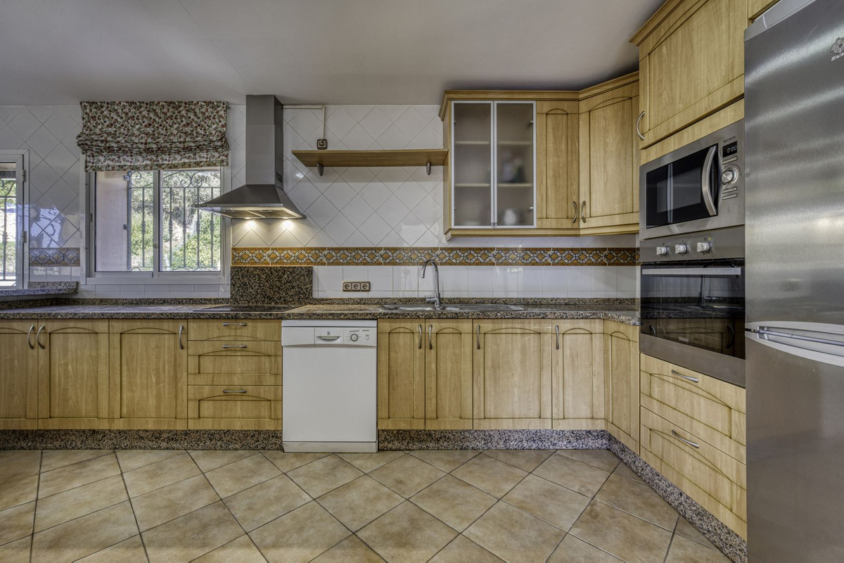 4 Bed Townhouse for sale in El Rosario Costa Del Sol, Málaga, Spain