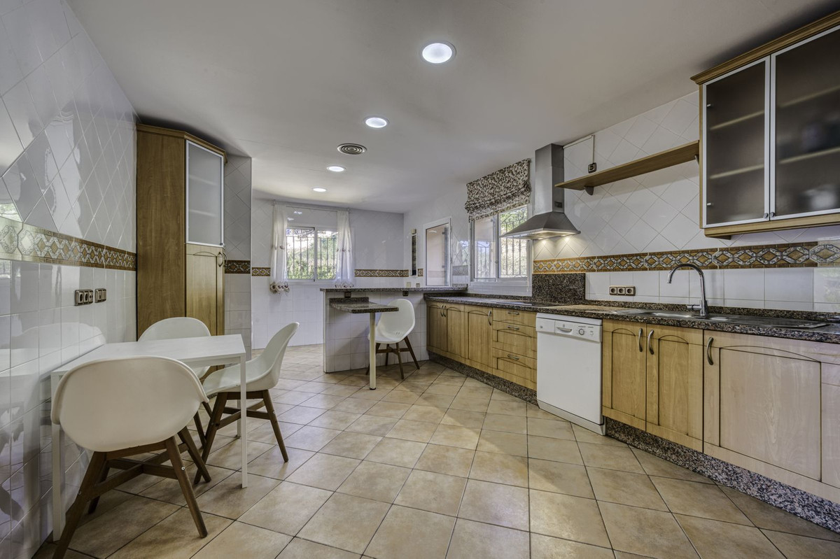 4 Bed Townhouse for sale in El Rosario Costa Del Sol, Málaga, Spain