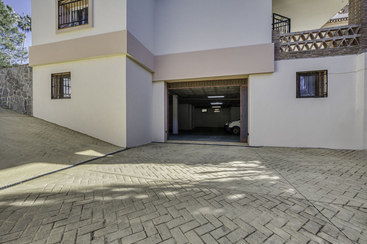 4 Bed Townhouse for sale in El Rosario Costa Del Sol, Málaga, Spain