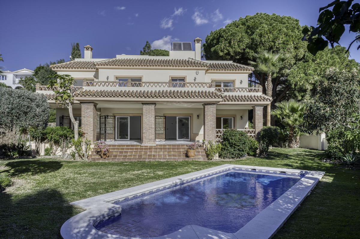 4 Bed Townhouse for sale in El Rosario Costa Del Sol, Málaga, Spain