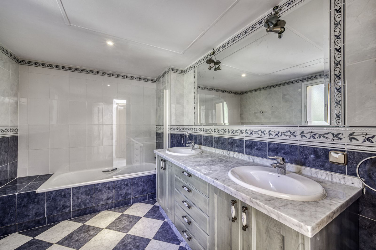4 Bed Townhouse for sale in El Rosario Costa Del Sol, Málaga, Spain