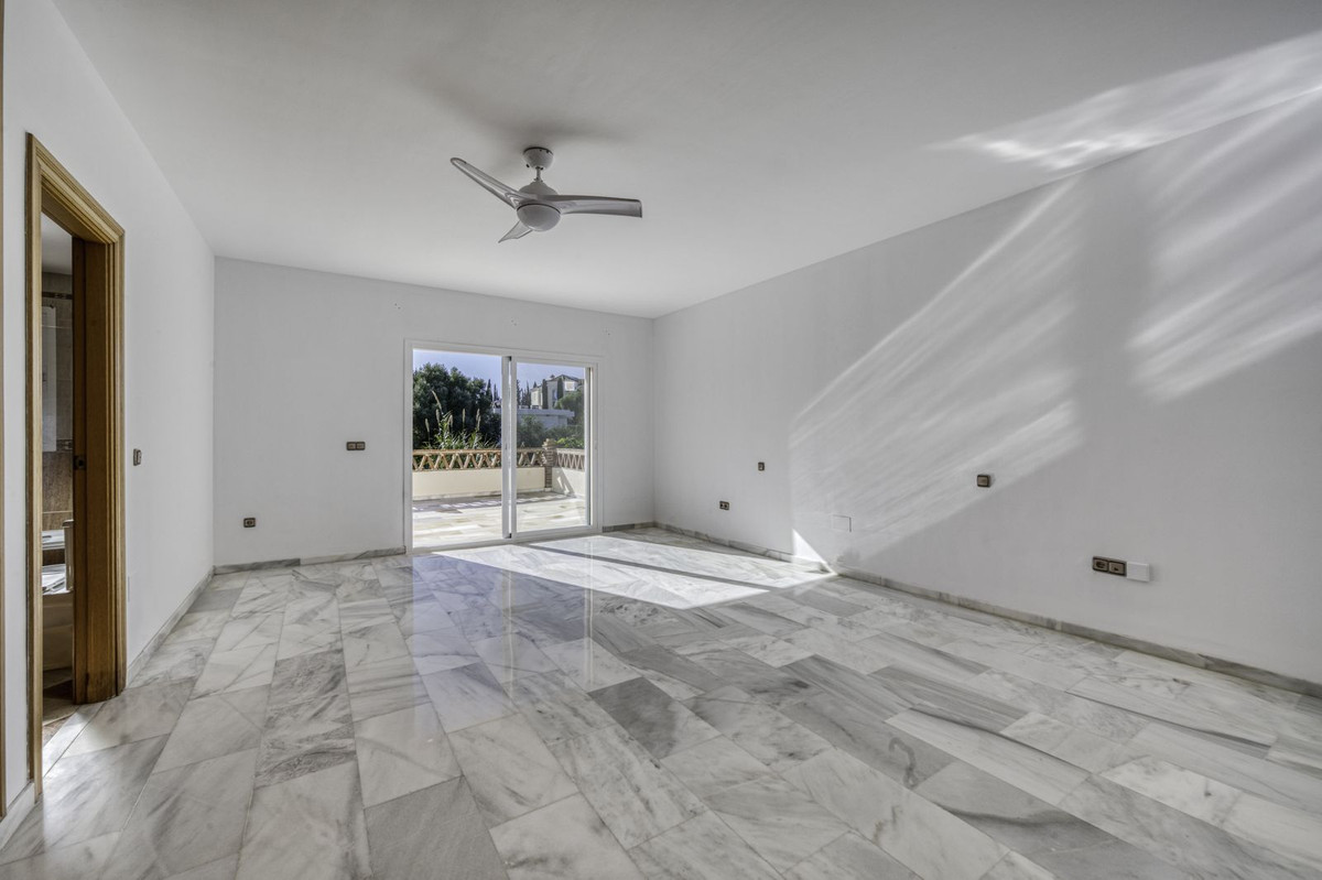 4 Bed Townhouse for sale in El Rosario Costa Del Sol, Málaga, Spain