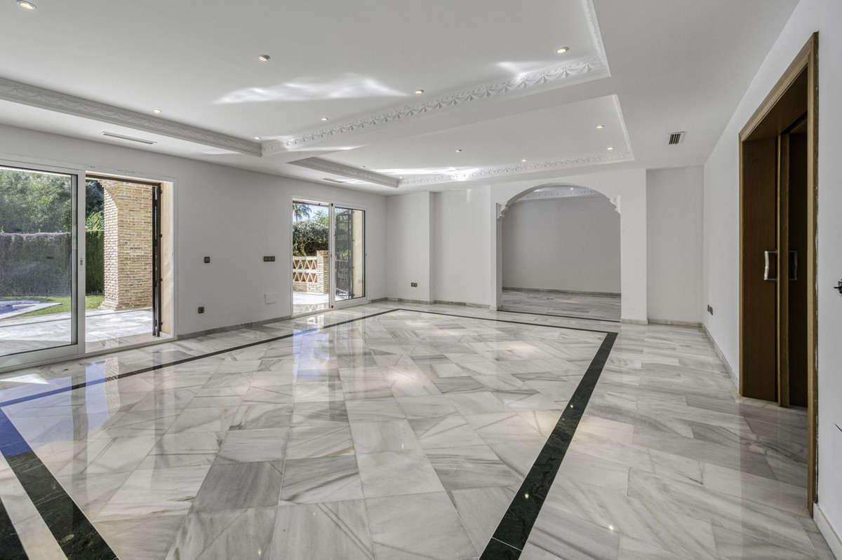 4 Bed Townhouse for sale in El Rosario Costa Del Sol, Málaga, Spain