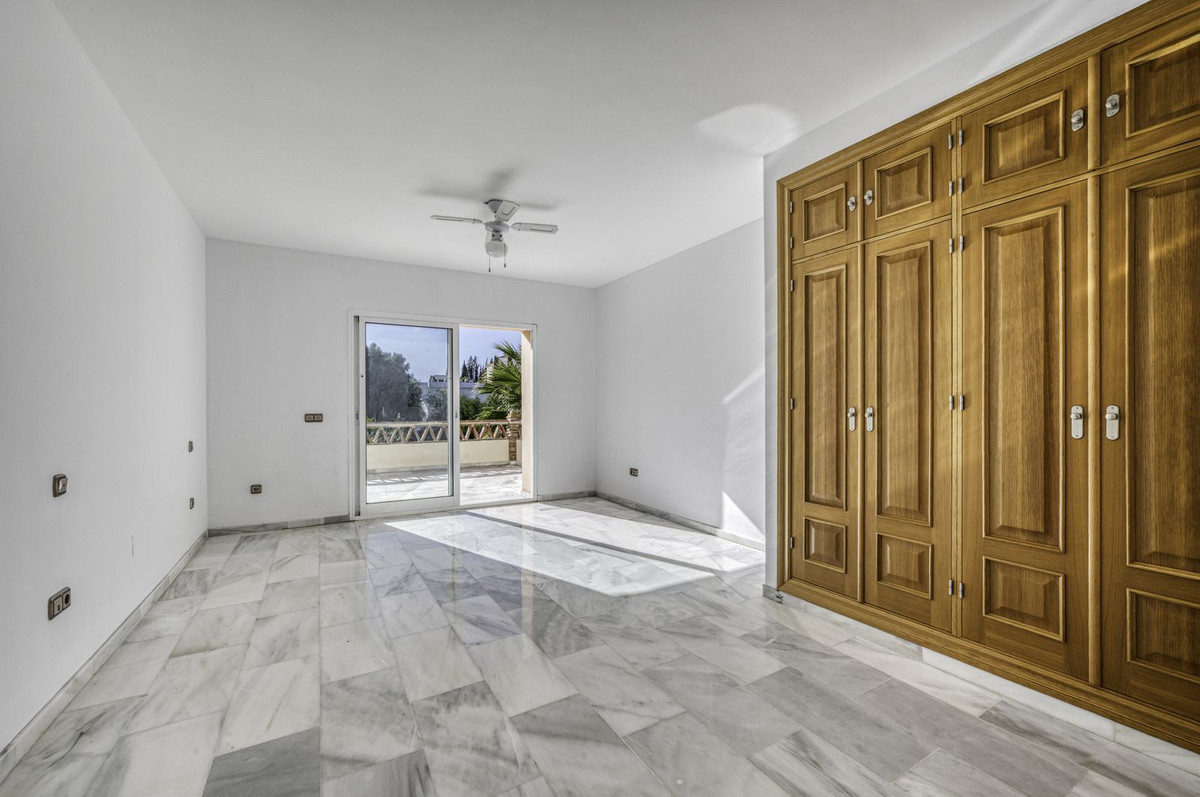 4 Bed Townhouse for sale in El Rosario Costa Del Sol, Málaga, Spain
