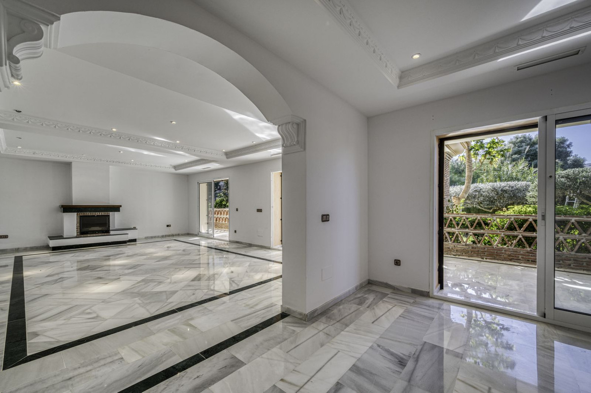 4 Bed Townhouse for sale in El Rosario Costa Del Sol, Málaga, Spain