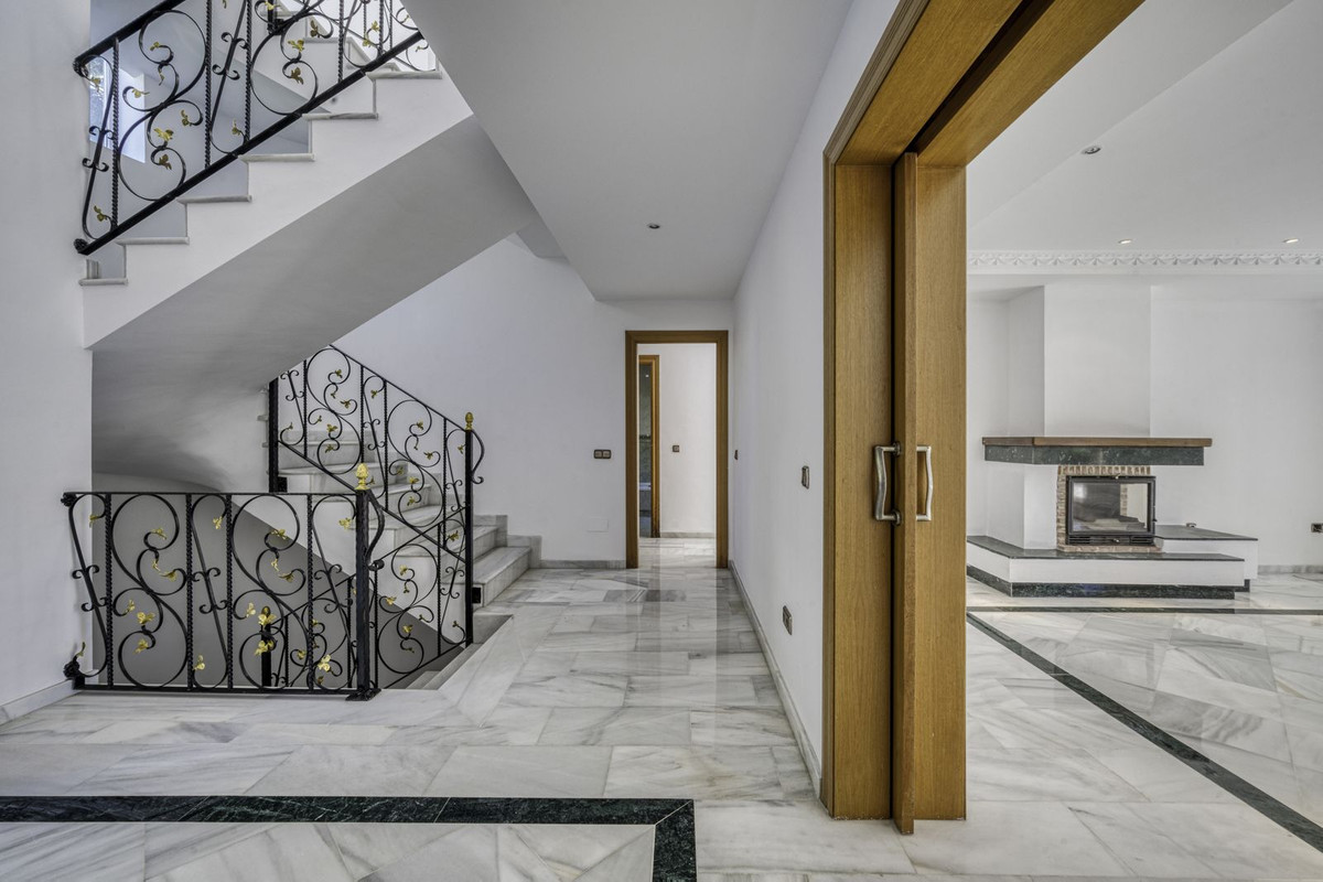 4 Bed Townhouse for sale in El Rosario Costa Del Sol, Málaga, Spain