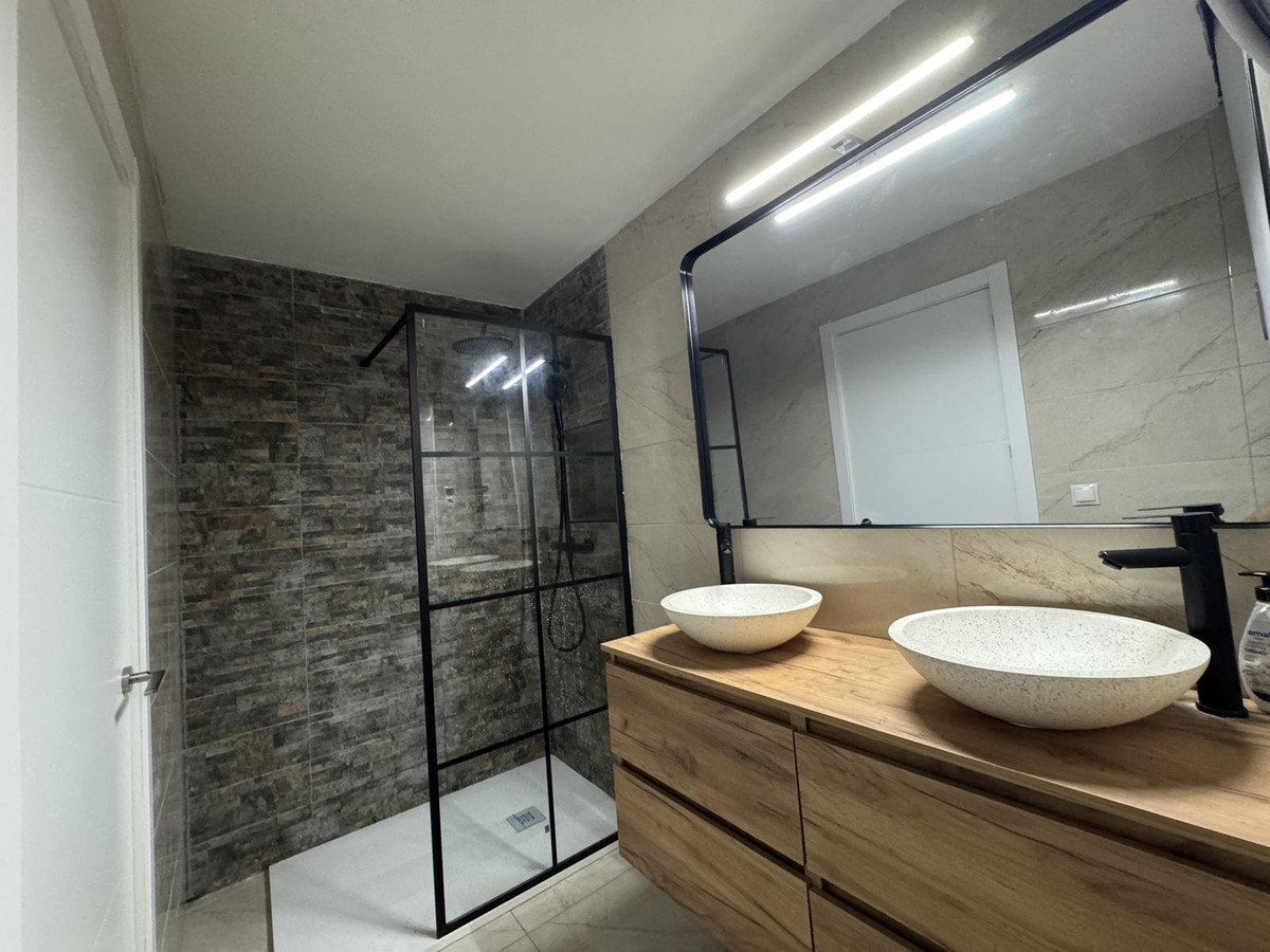 Se vende Apartamento Planta Media de 3 dormitorios en Costa Del Sol, Málaga, España
