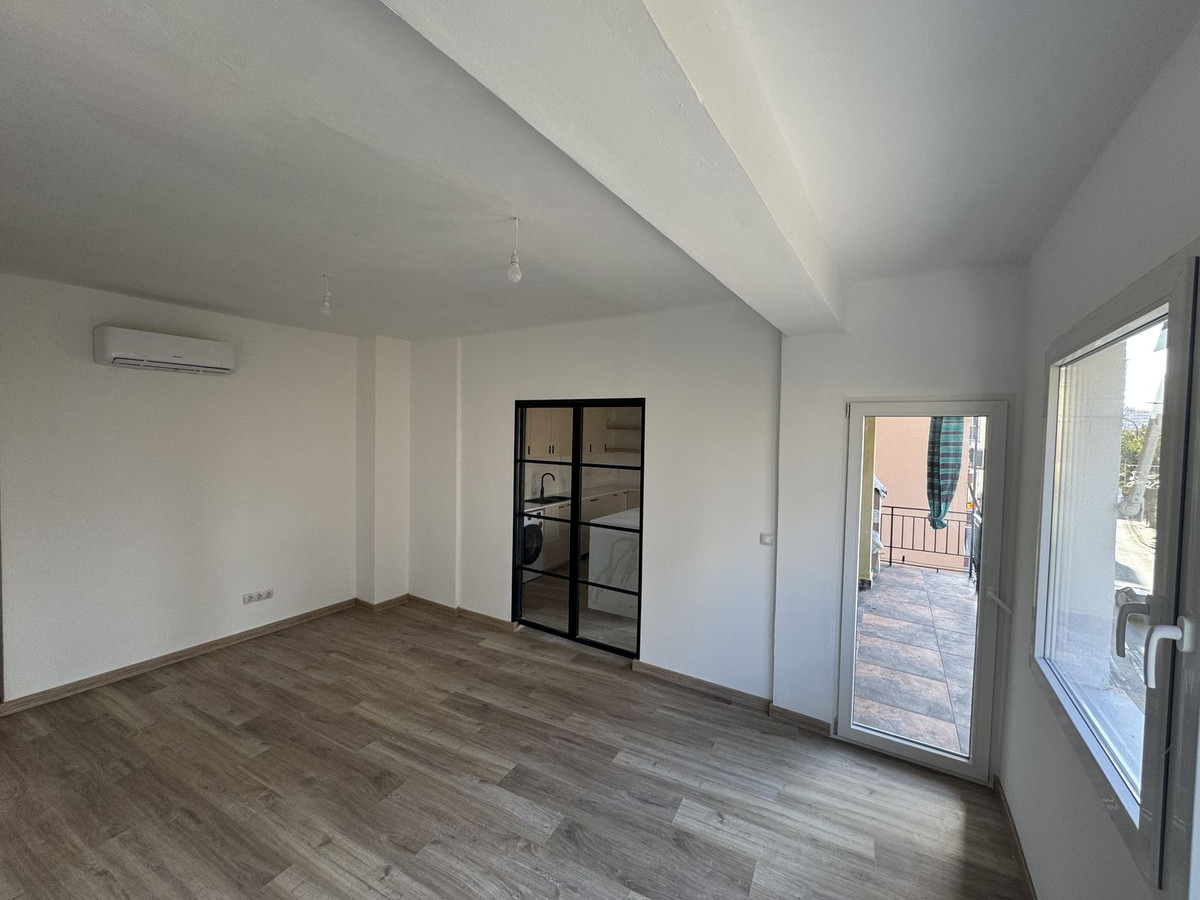 Se vende Apartamento Planta Media de 3 dormitorios en Costa Del Sol, Málaga, España