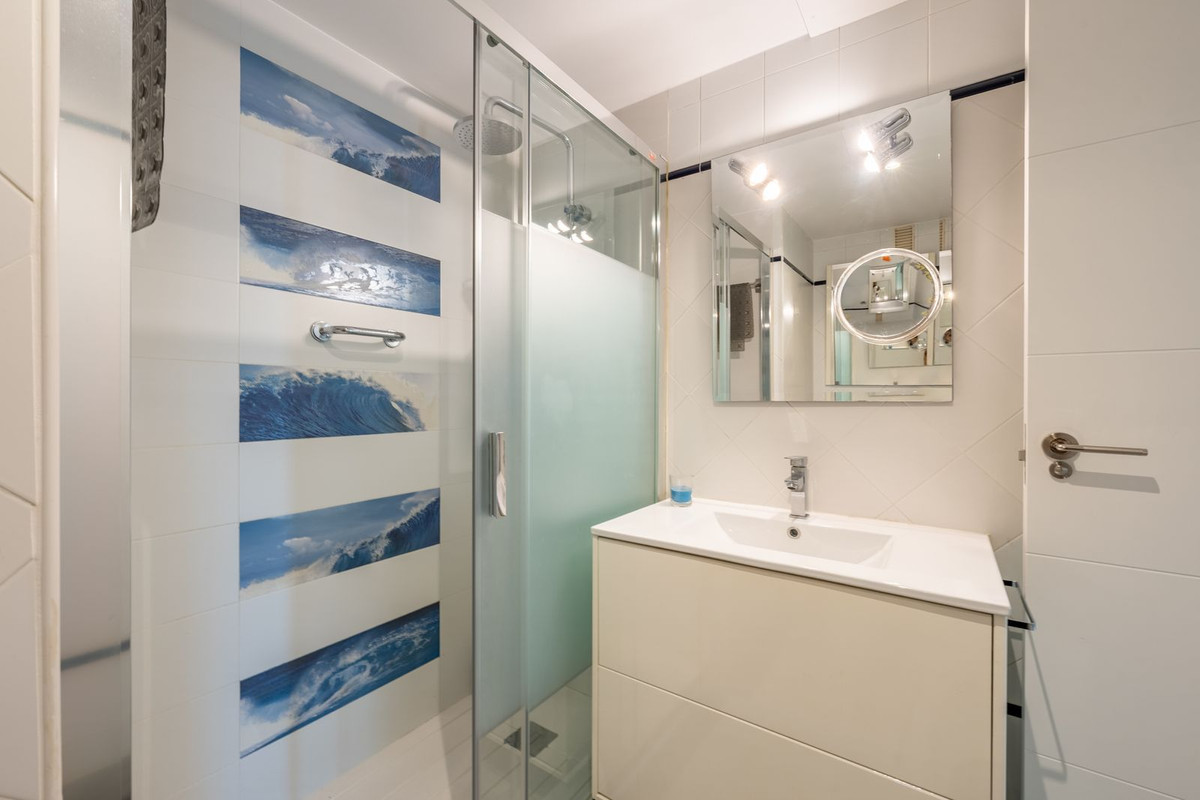 2 Bed Apartment for sale in Marbella Costa Del Sol, Málaga, Spain