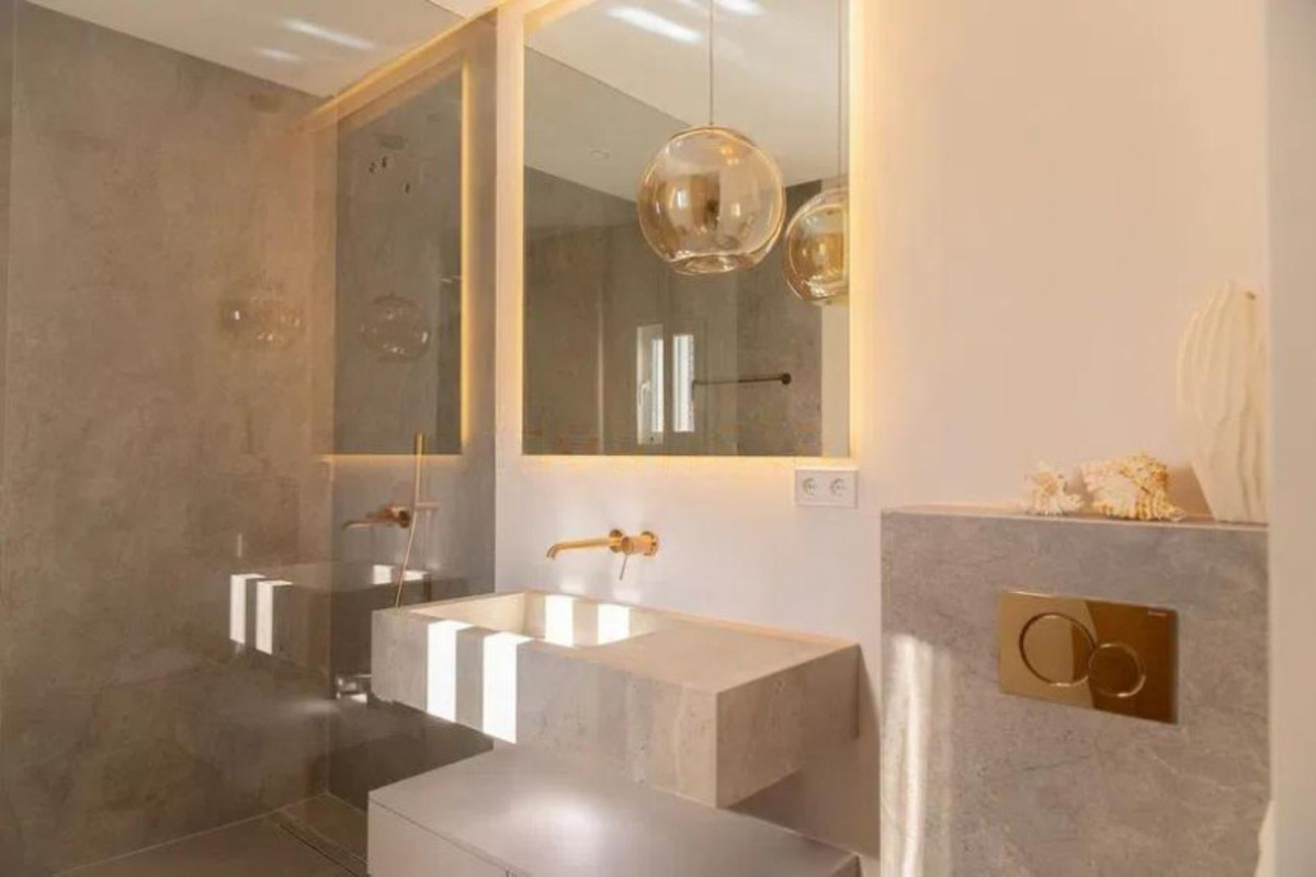 4 Bed Apartment for sale in Nueva Andalucía Costa Del Sol, Málaga, Spain